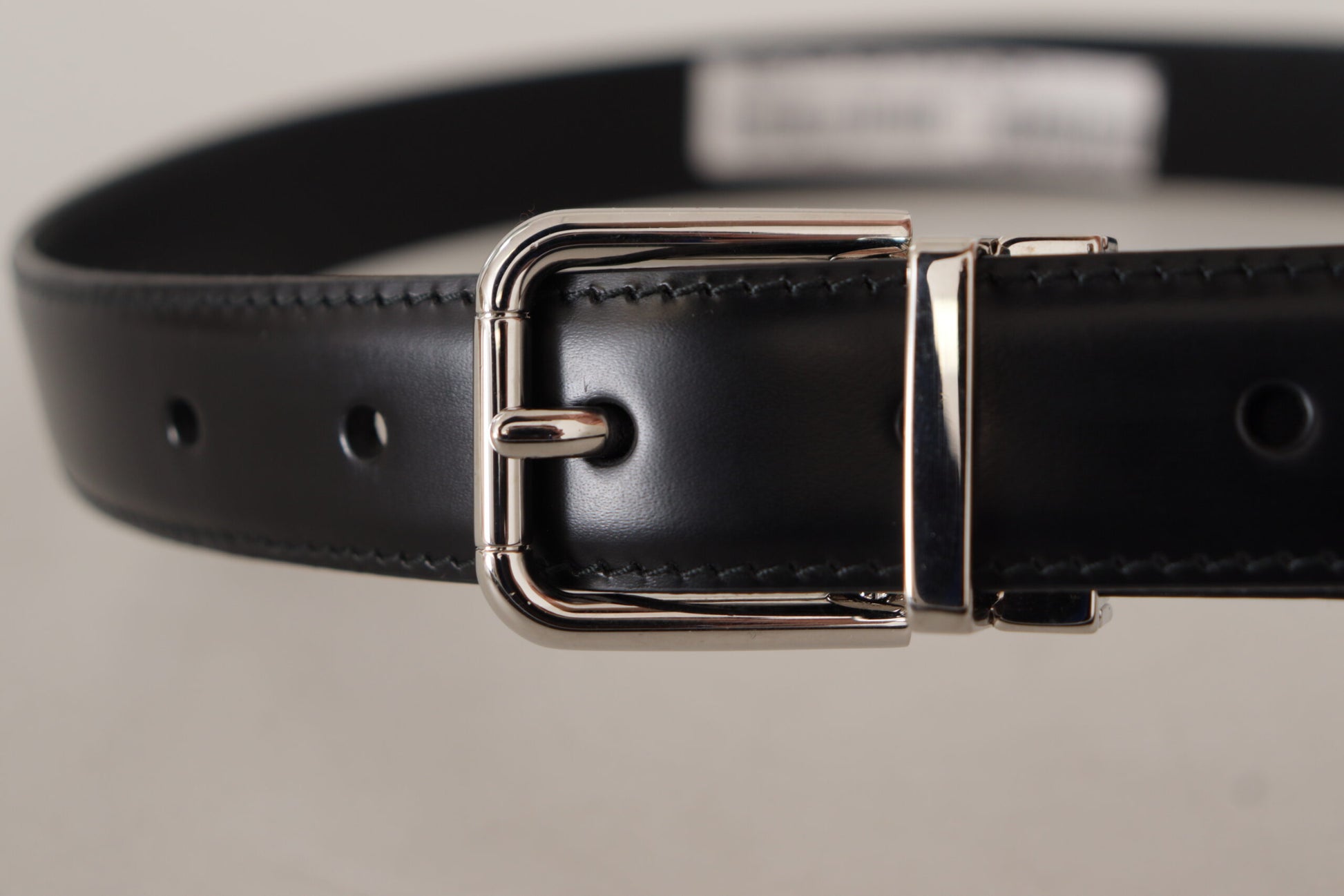 Sleek Black Leather Belt with Metal Buckle