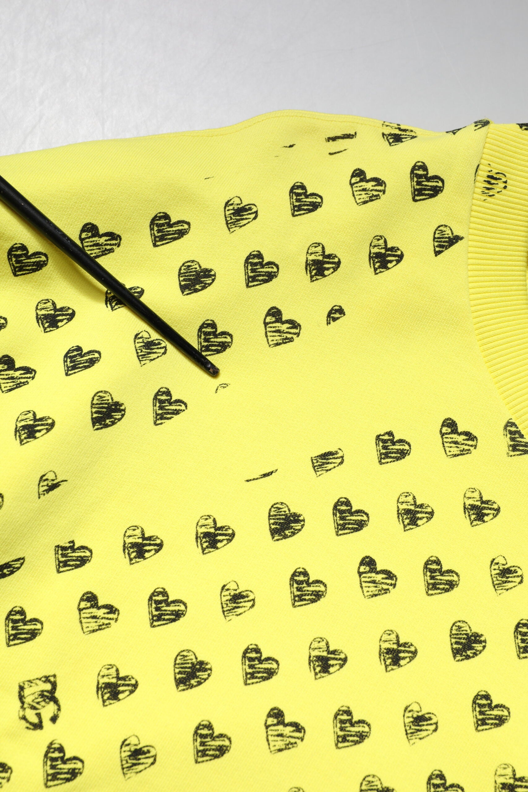 Yellow Heart Crew Neck Men Pullover Sweater