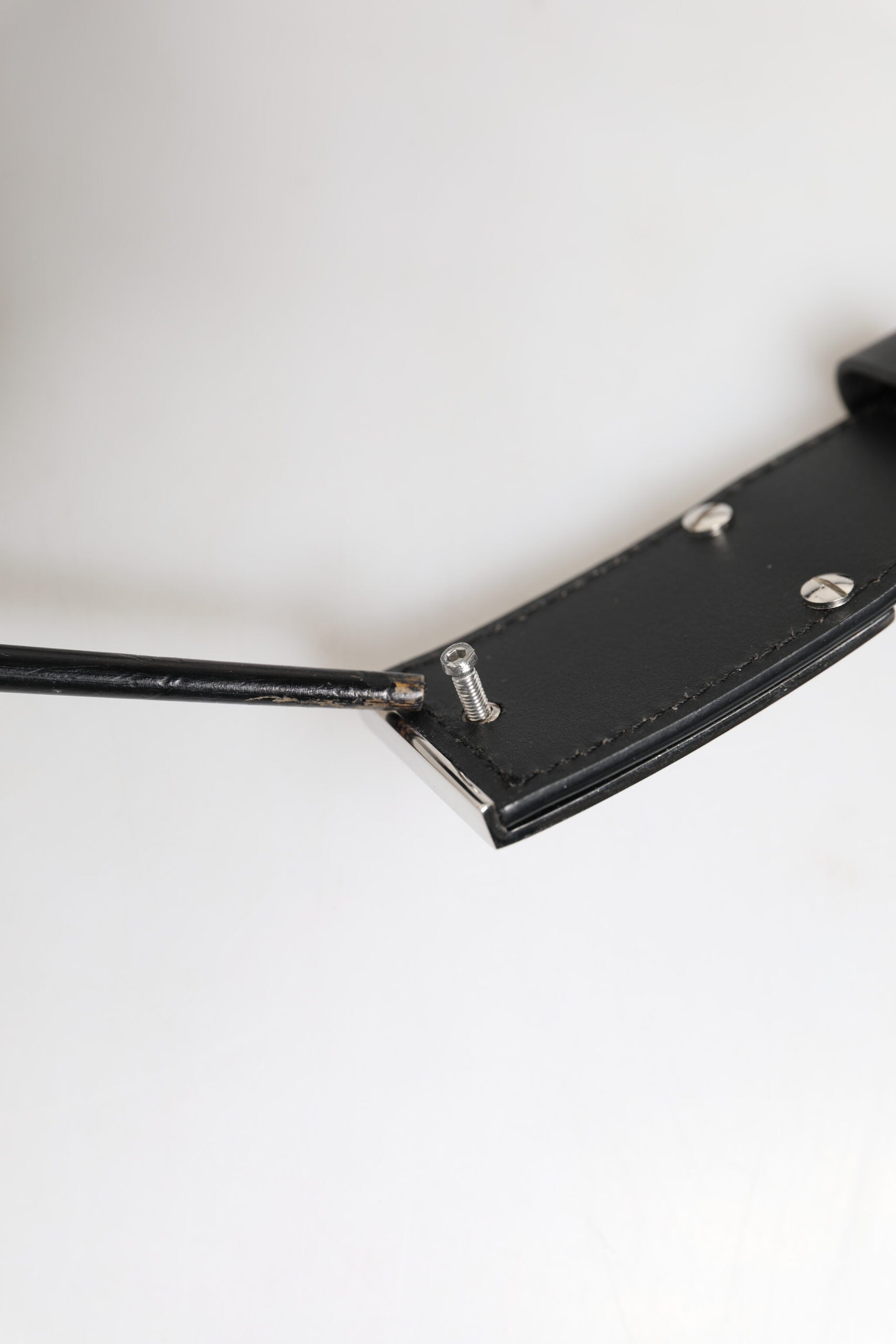 Black Leather Metal Logo Buckle Belt