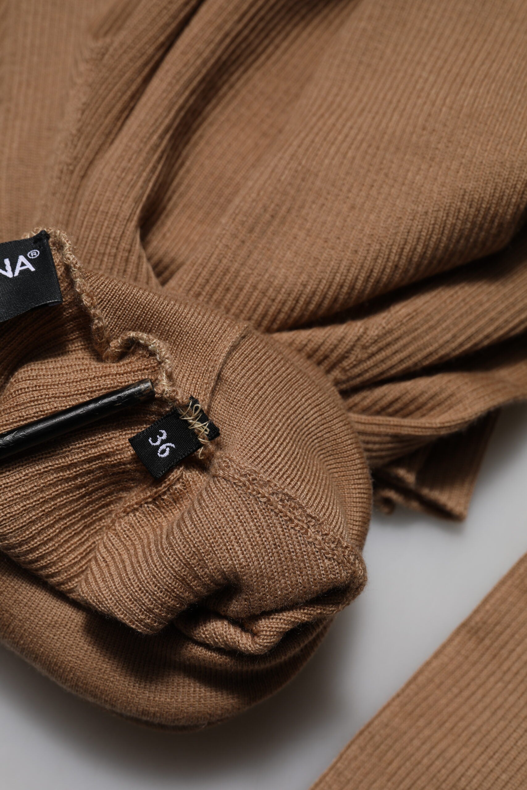 Brown Knit Long Sleeves Turtleneck Sweater