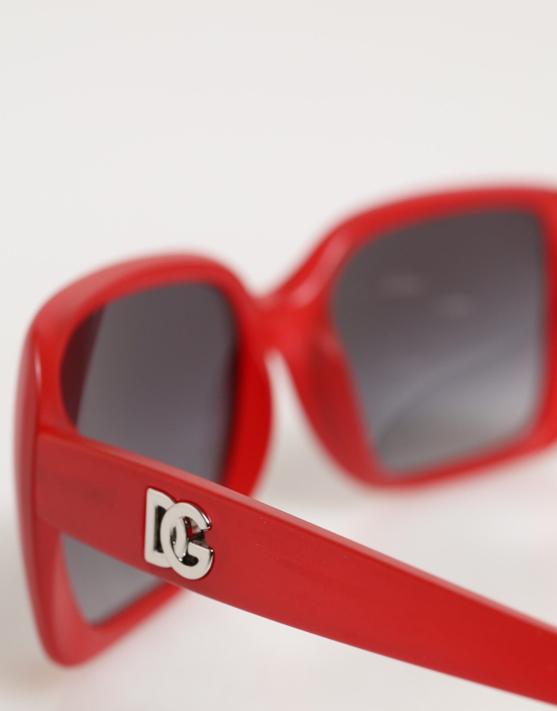 DG6093 Red Rectangular Grey Graduated Lenses Sunglasses